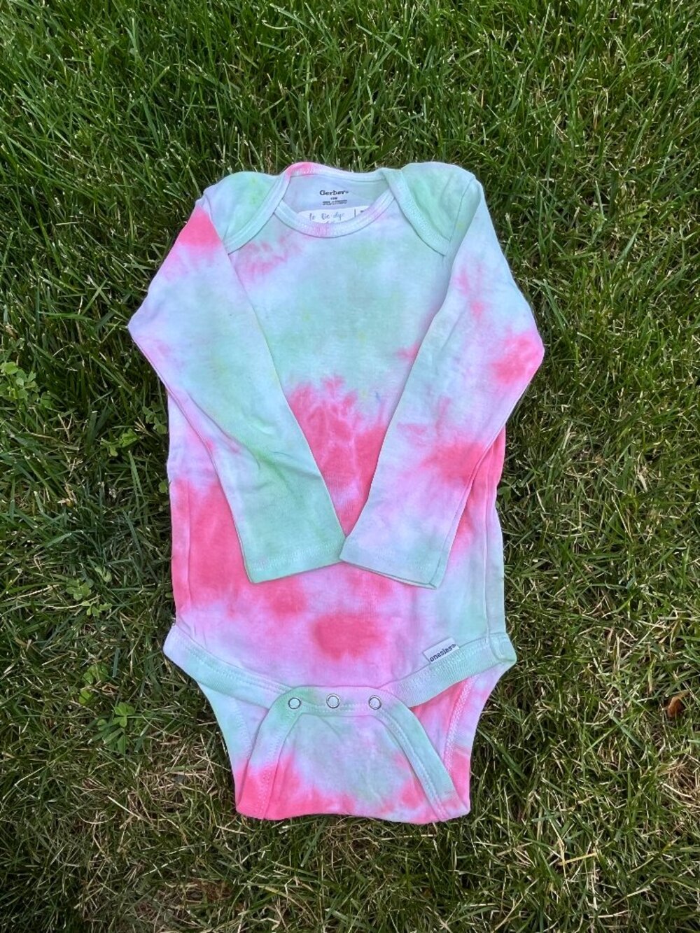 Baby 18M Red & Green Tie-Dye Long Sleeve Onesie